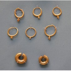 Gold jewelry from Tell el-Ajjul, earrings with cross